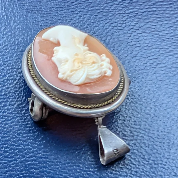 She'll Cameo Pendant/Pin - Picture 3 of 3